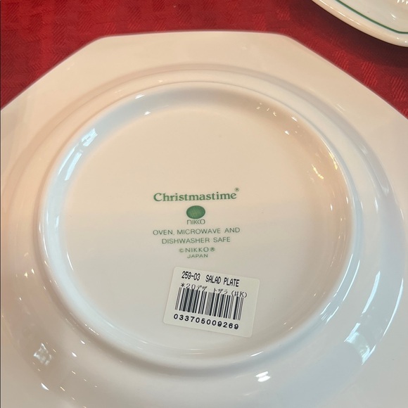 Christmastime 4 Place Setting by NIKKO Japan - Picture 2 of 15